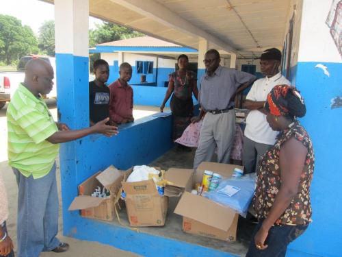 Sorting-Ebola-Supplies2